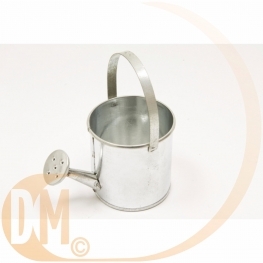 Petit arrosoir en m�tal