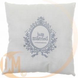 Coussin Just married